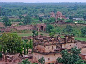 Rai_Praveen_Mahal_28in_foreground29_seen_amidst_the_lush_landscape_of_Orchha_20190604183140